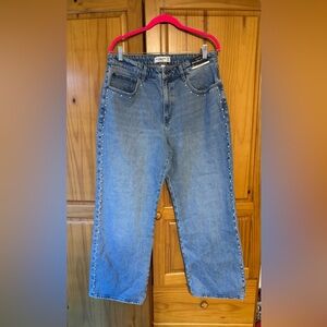 ABERCROMBIE & FITCH HIGH RISE 90’s RELAXED STUDDED JEAN